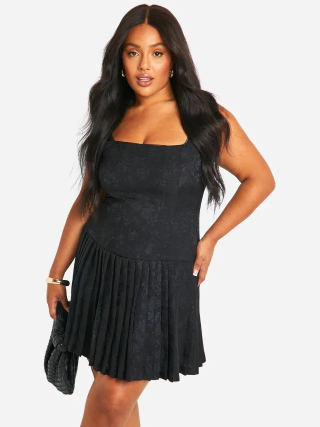 boohoo Dames Plus Satin Gerafelde Ruffle-zoom Jurk Zwart