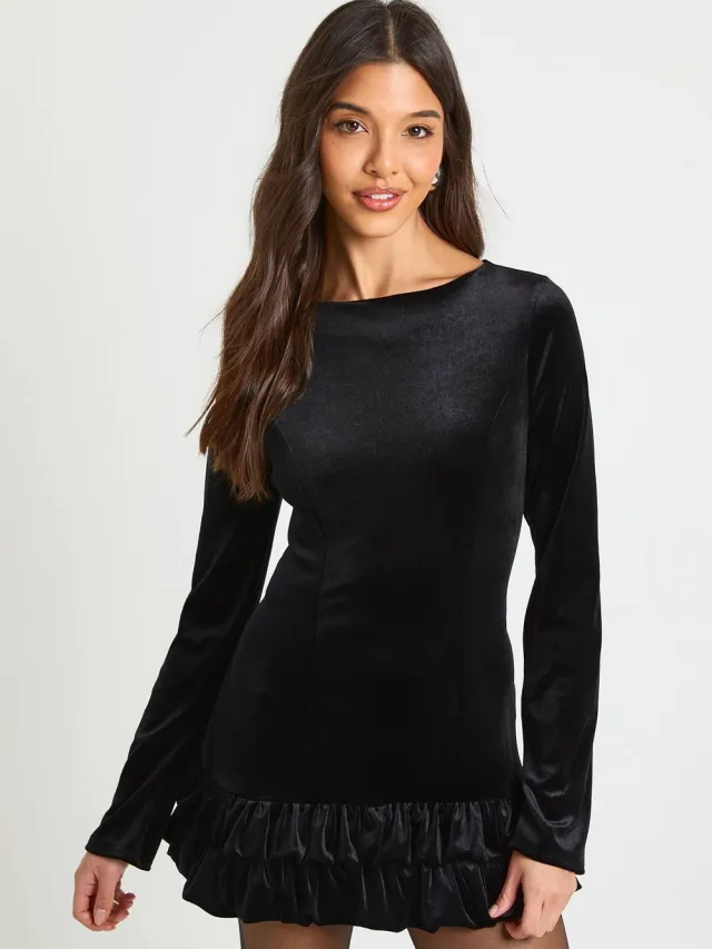 boohoo Dames Fluwelen mini-jurk met geplooide zoom en lange mouwen Zwart