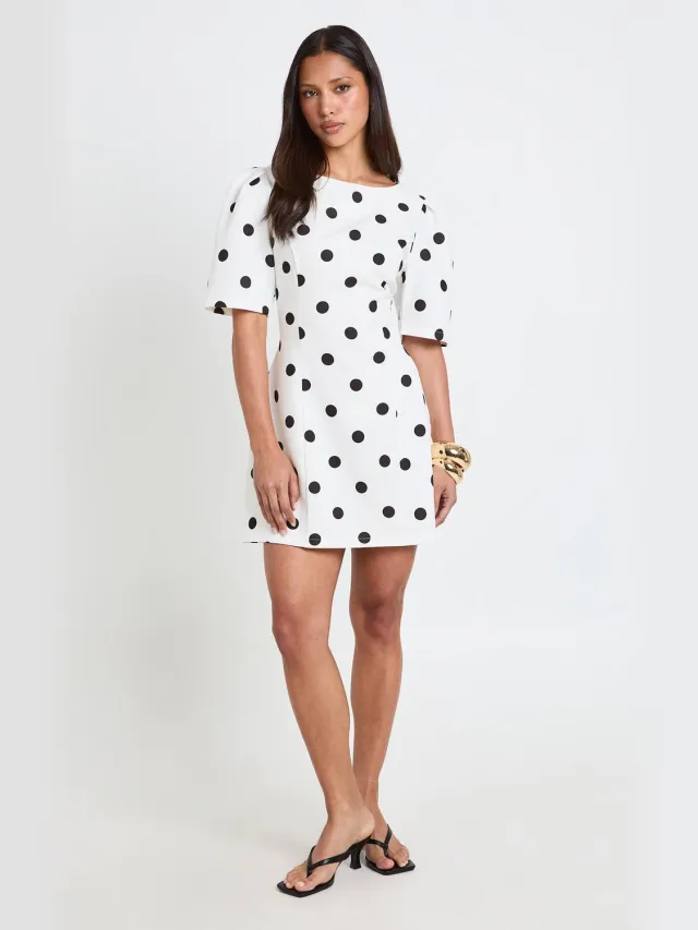 boohoo Dames Gestructureerde Mini-jurk Met Polkadots En Naaddetails Ivoor