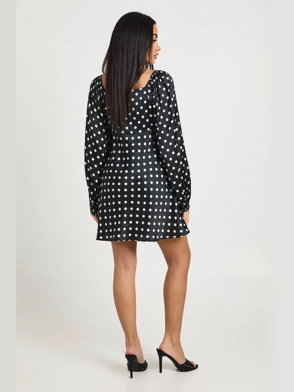 boohoo Dames Satijnen Mini Jurk Met Stippenprint En Volumineuze Mouwen zwart, foto 2
