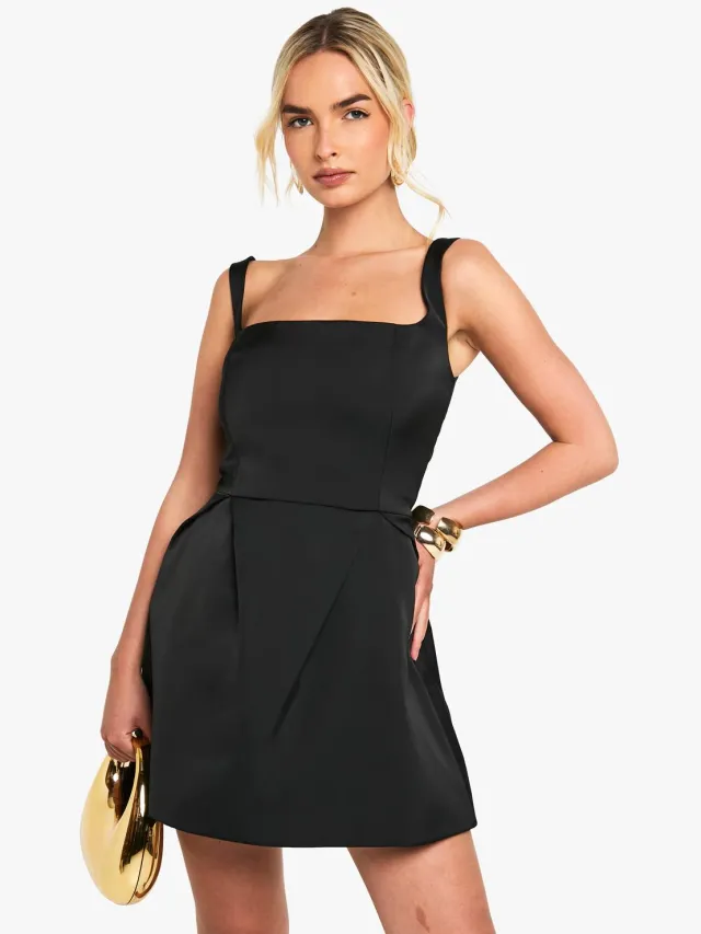 boohoo Dames Satijnen Mini-jurk met Gestructureerde Vorm en Vierkante Halslijn Zwart