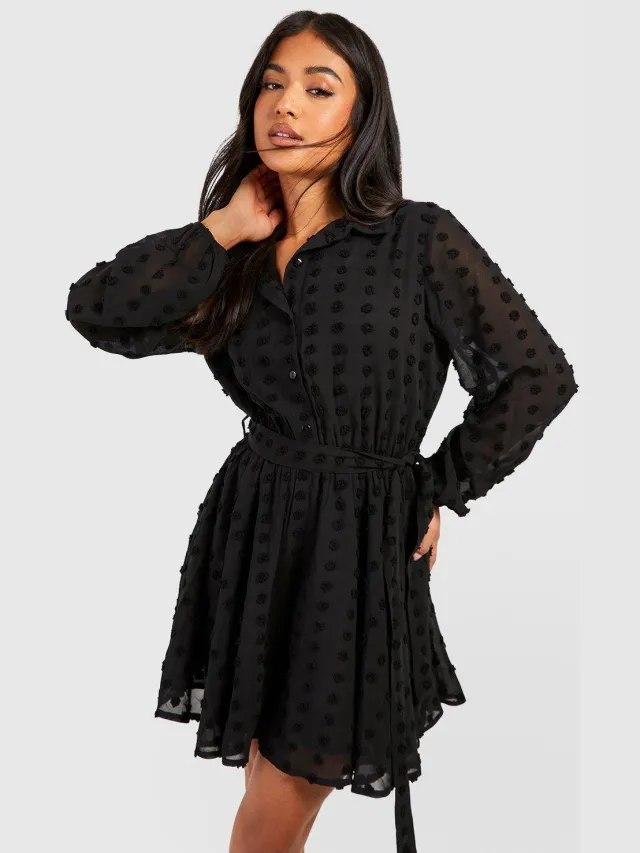 boohoo Dames Petite Dobby Jurk in Skaterstijl met Ceintuur Zwart