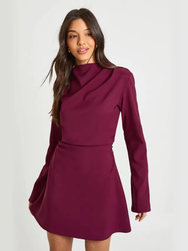 boohoo Dames Langmouwige geraffleerde hoge hals shiftjurk bordeaux rood, foto 2