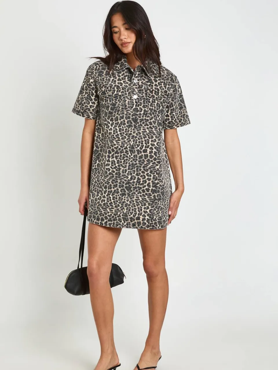 boohoo Dames Denim Jurk Met Luipaardprint En Korte Mouwen, foto 2