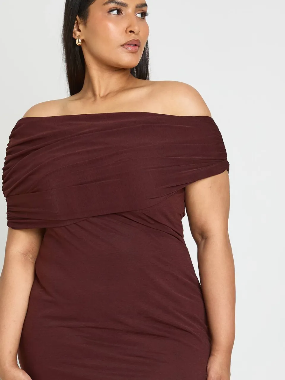 boohoo Dames Plus Bardot Off-shoulder Maxi Jurk chocoladebruin, foto 3