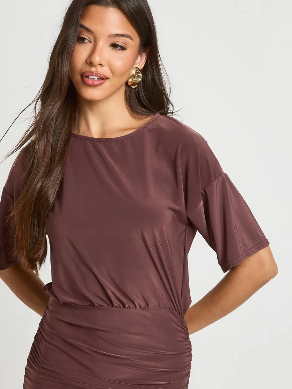 boohoo Dames Superzachte Maxi Jurk Met Gerimpelde Taille En Uitlopende Mouwen cacao, foto 4