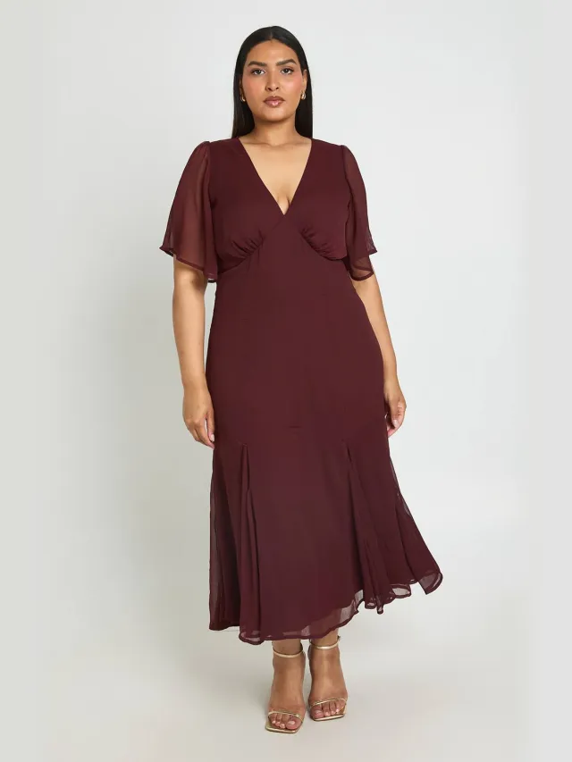boohoo Dames Plus Jurk Met Engelenmouwen Midaxi Chocoladebruin