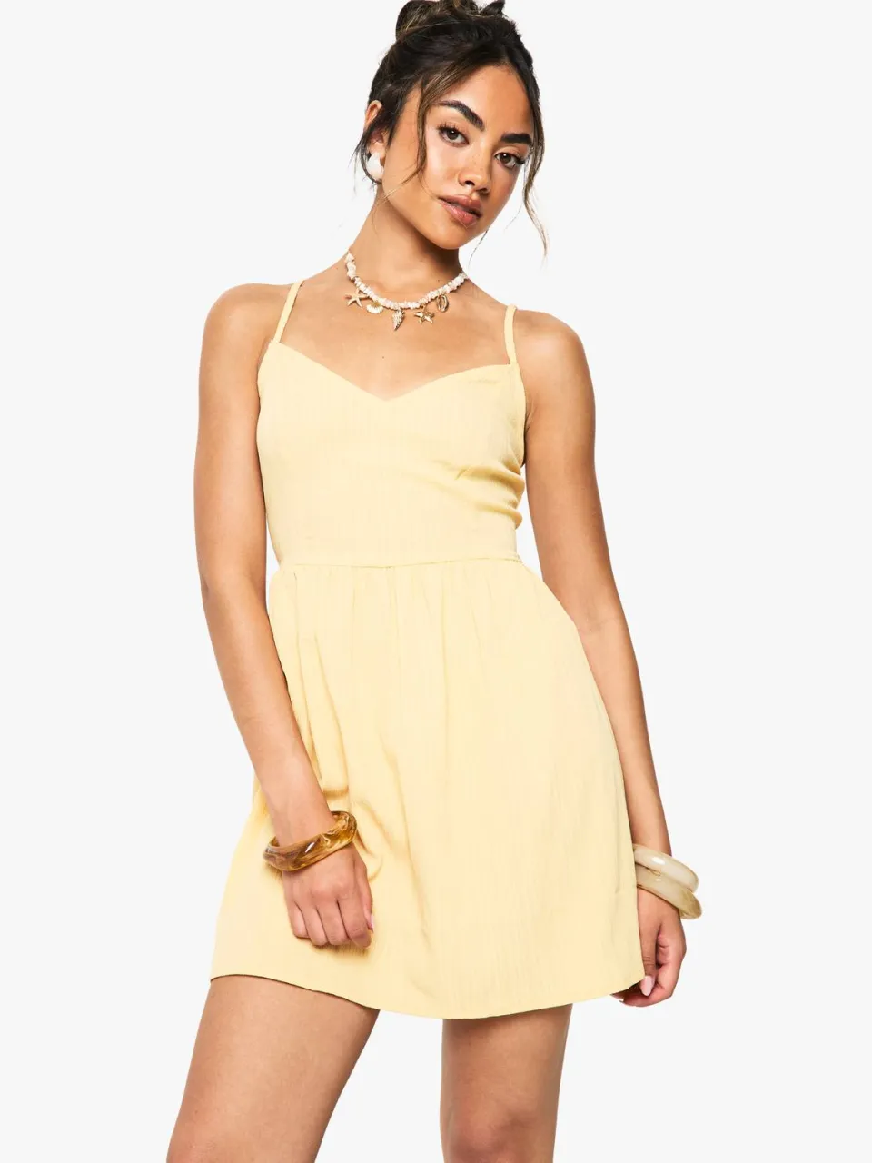 boohoo Dames Textuurgerimpelde Mini-jurk met Bandjes citroen, foto 3