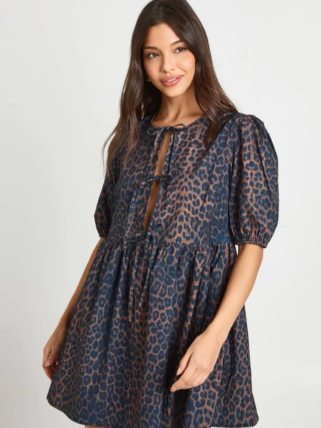 boohoo Dames Mini-jurk met strik aan de voorkant in luipaardprint Bruin