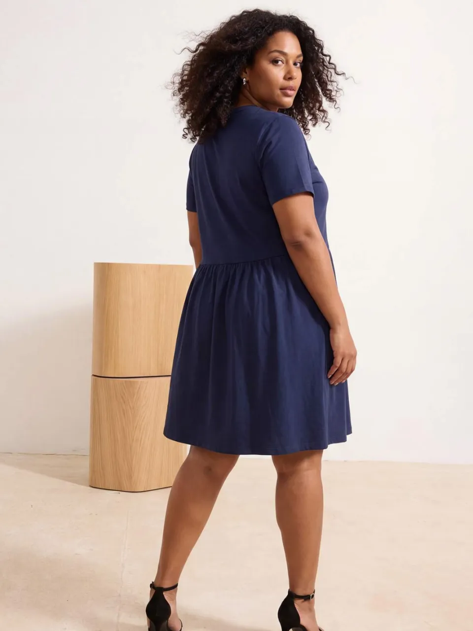 Trendyol Curve Dames Donkerblauw Effen Kort / Mini Kort Casual Skater Grote maten Jurk marineblauw/blauw, foto 2