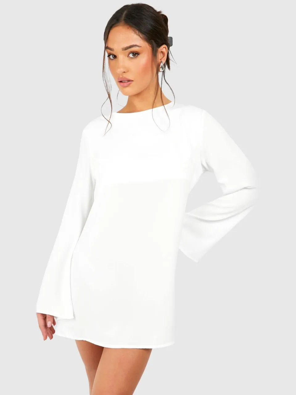 boohoo Dames Petite Jurk met Strikdetail en Open Rug Mini Jurk ivoor, foto 3
