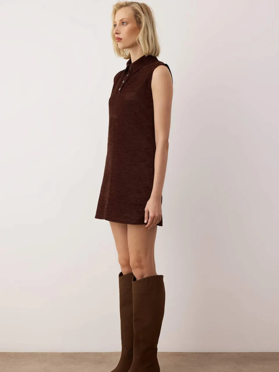 Trendyol TRENDYOLMİLLA Dames Bruin Effen Kort / Mini Mouwloos Casual A-lijn Jurken, foto 2