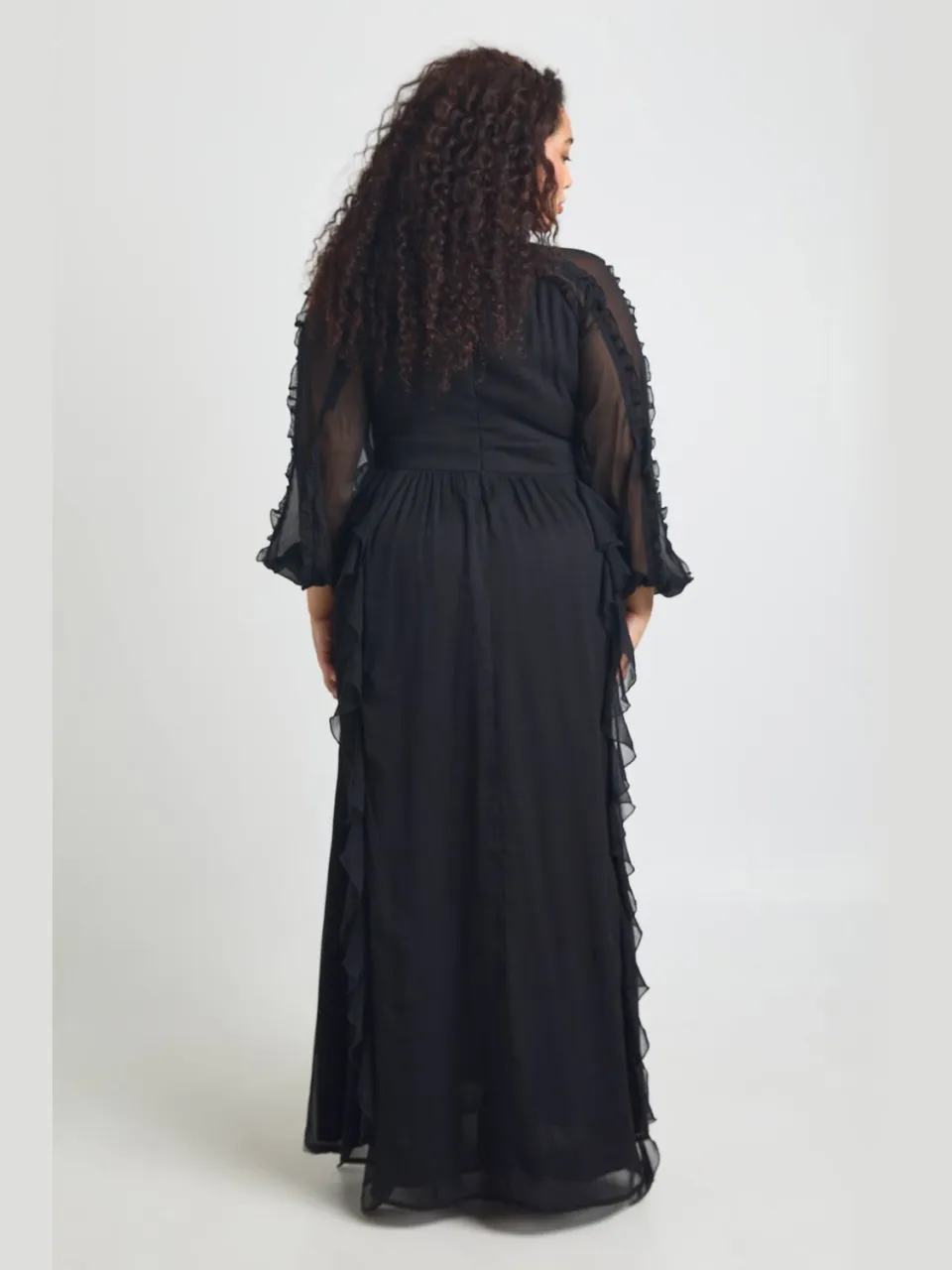boohoo Dames Plus Chiffon Lange Mouw Ruches Maxi Jurk zwart, foto 2