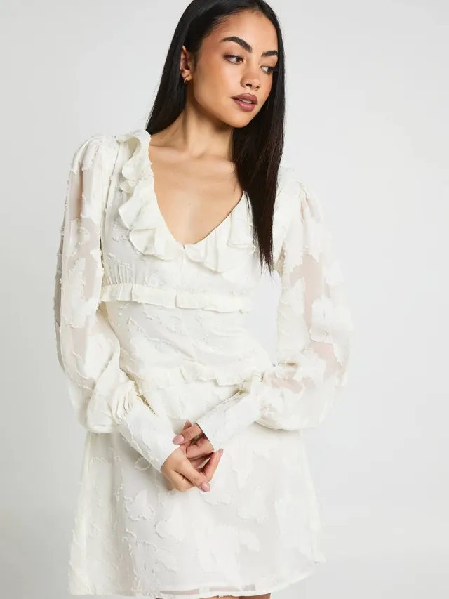 boohoo Dames Burnout Mini-jurk Met Ruches En Volumineuze Mouwen Ivoor