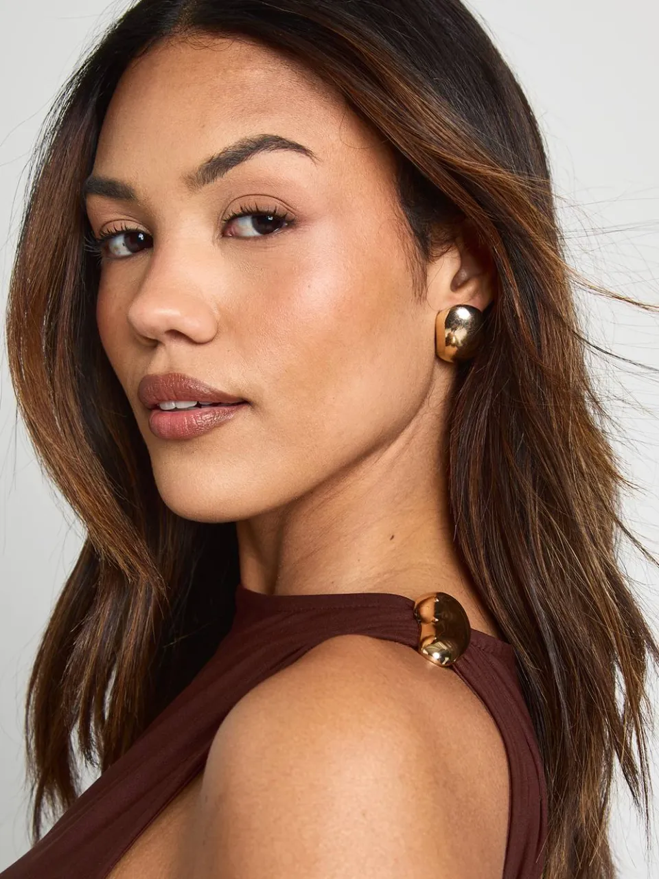 boohoo Dames Zwangerschapsjurk met versieringsdetail en gerimpelde maxi-jurk chocoladebruin, foto 4