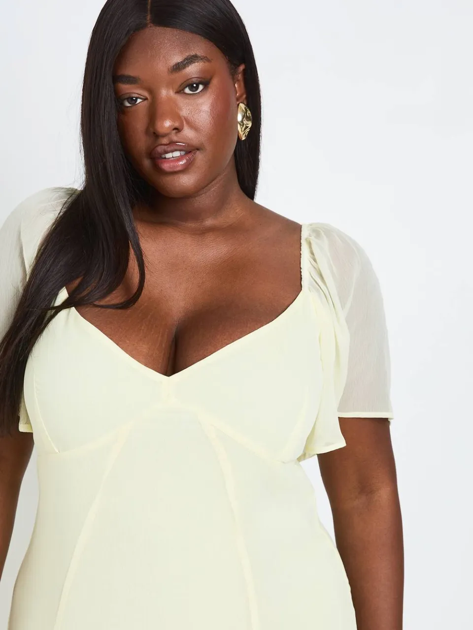 boohoo Dames Plus Chiffon Maxi Jurk Met Pofmouwen En Ruches citroen, foto 4
