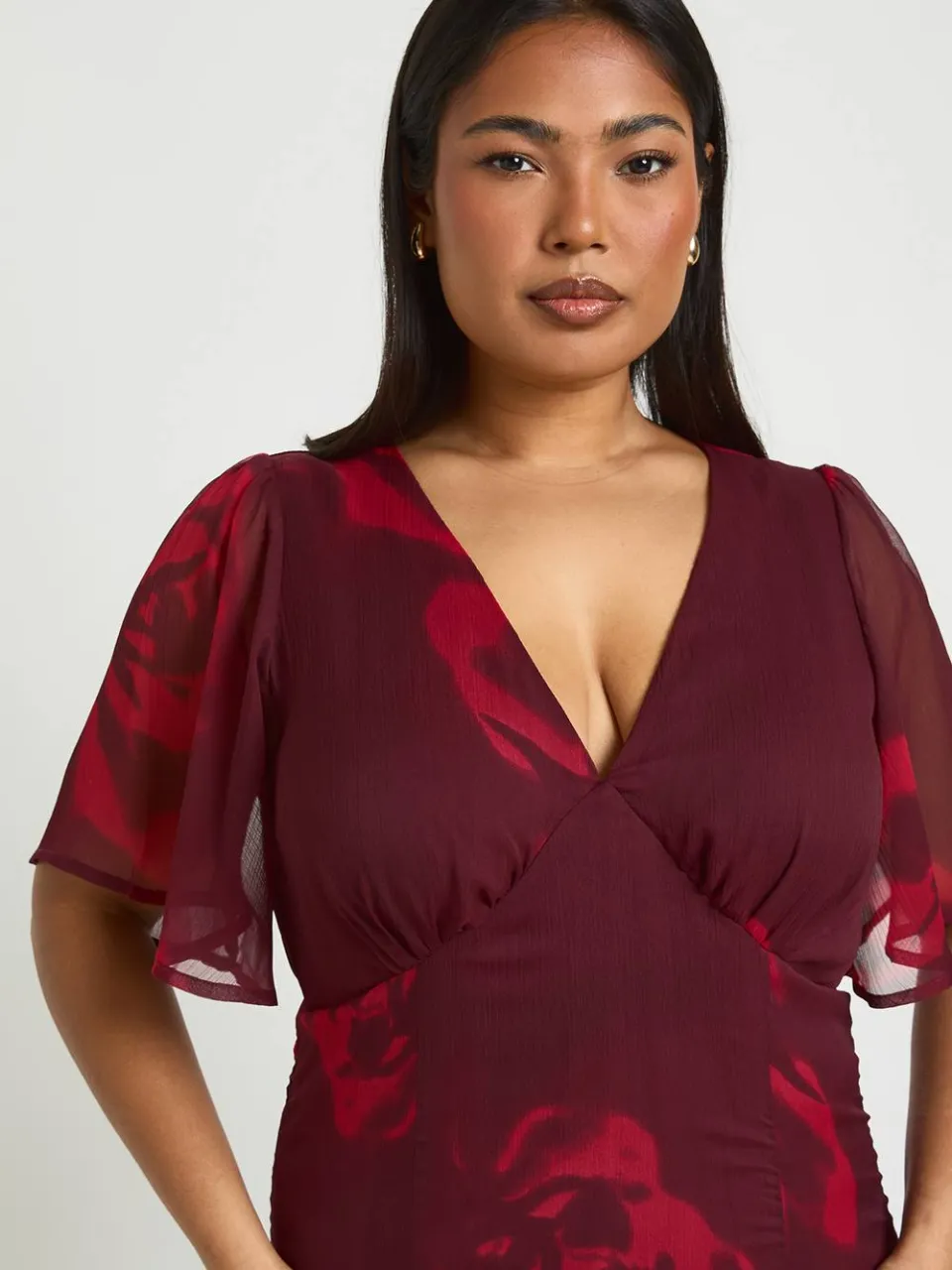 boohoo Dames Plus Bloemen Engelenmouwen Midaxi-jurk bordeaux rood, foto 3