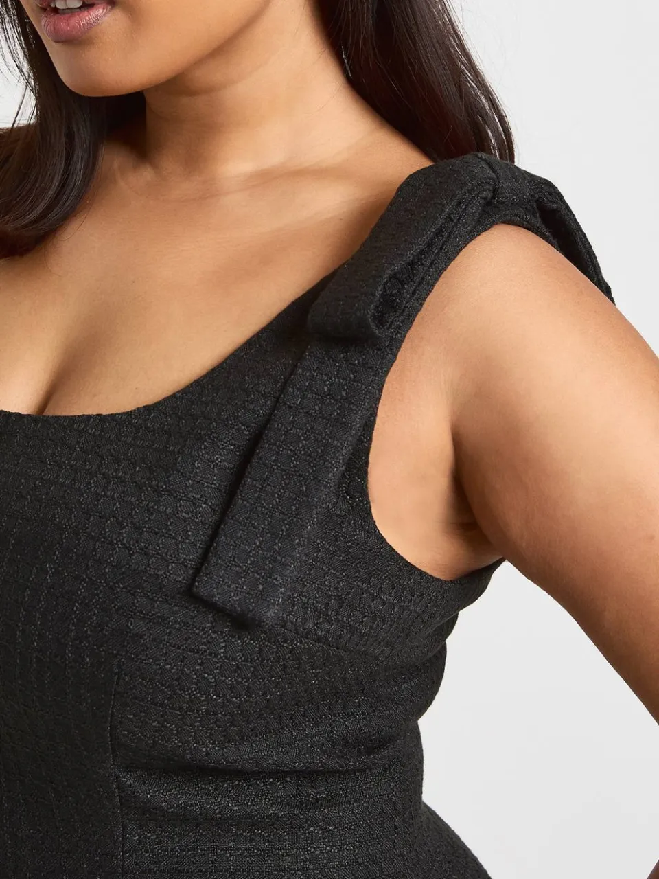 boohoo Dames Plus Boucle Jurk Met Ronde Hals En Getailleerde Mini-lengte zwart, foto 4