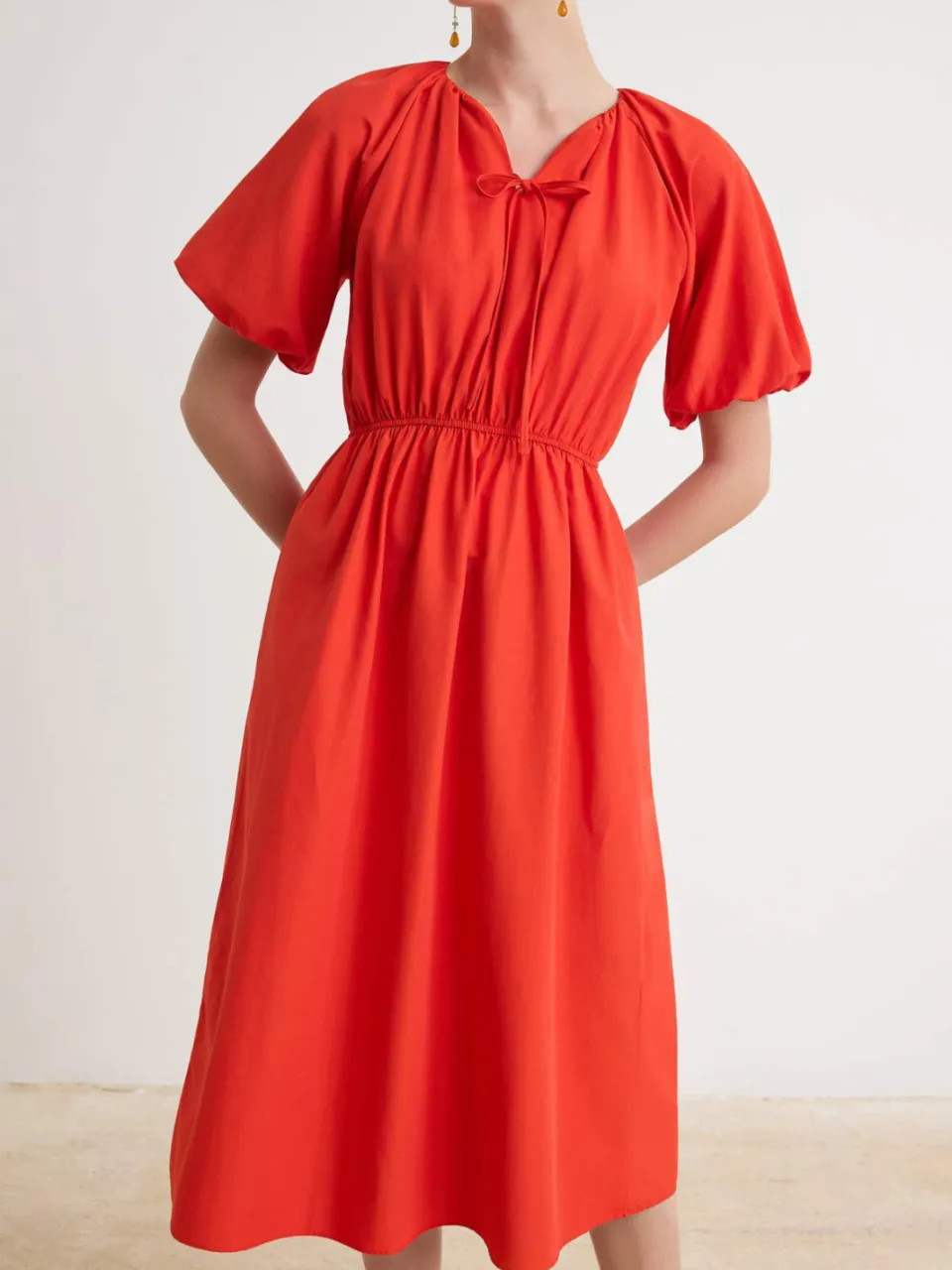 Trendyol TRENDYOLMİLLA Dames Rood Effen Midi Kort Skater Jurken, foto 2