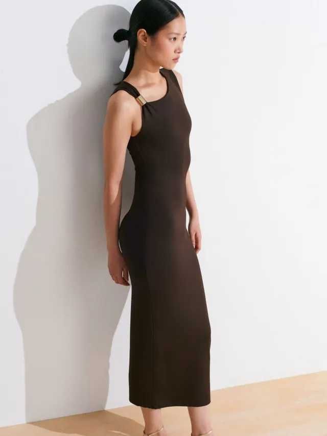 Dilvin Mouwloze Bodycon Midi Jurk met Accessoire Detail Bruin
