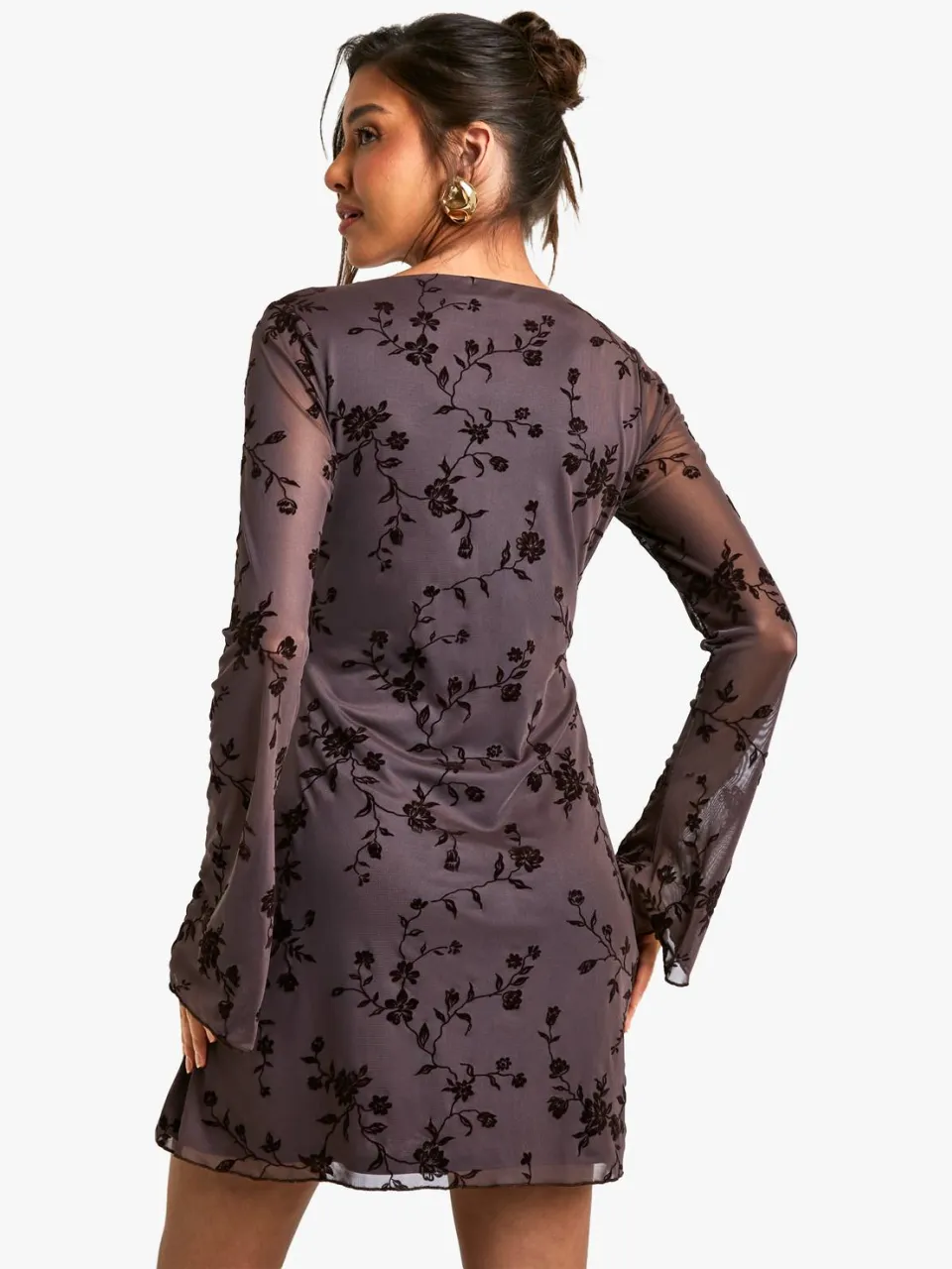 boohoo Dames Mesh Tie Front Flare Sleeve Mini Dress chocoladebruin, foto 2