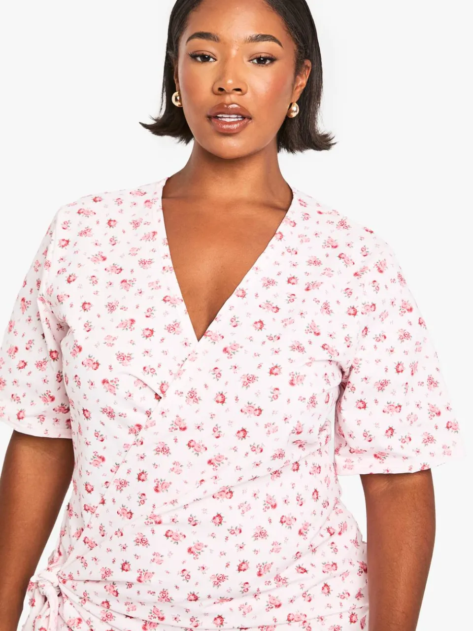boohoo Dames plus ditsy drop waist wrap jurk roze, foto 4