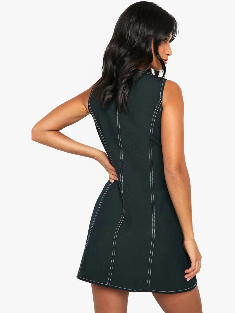 boohoo Dames Petite Gouden Knop Getailleerde Mouwloze A-Lijn Mini-Jurk, foto 3