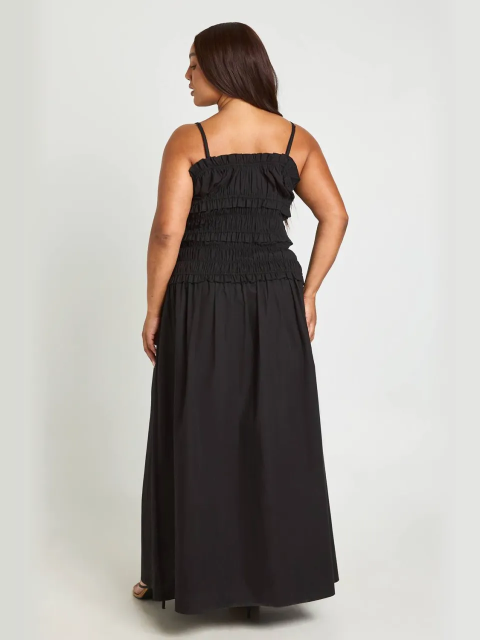 boohoo Dames Plus Gesmockte Maxi Jurk Met Strikceintuur zwart, foto 2