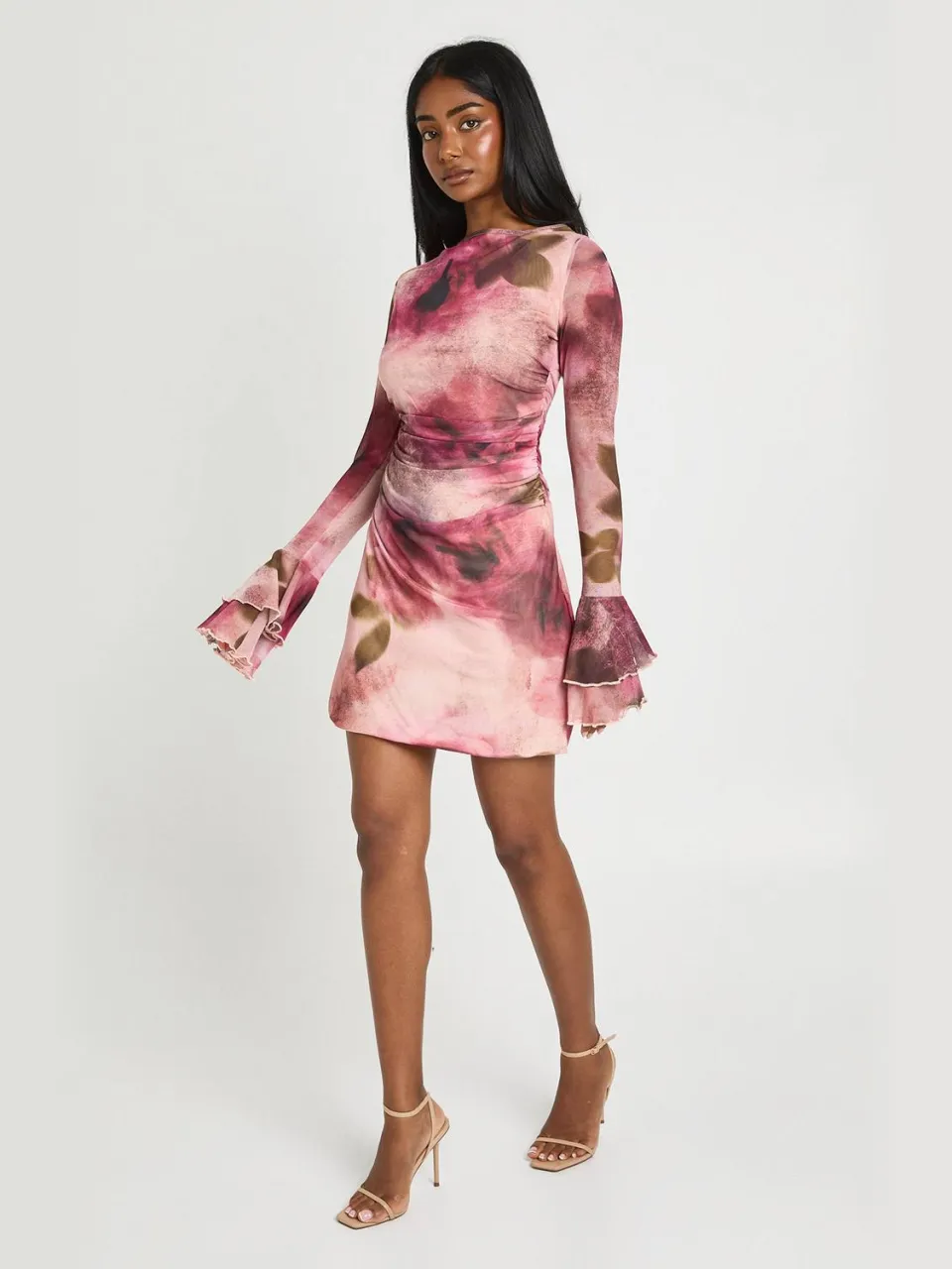 boohoo Dames Mesh Mini Jurk Met Vervaagde Bloemenprint En Uitlopende Mouwen roos, foto 2