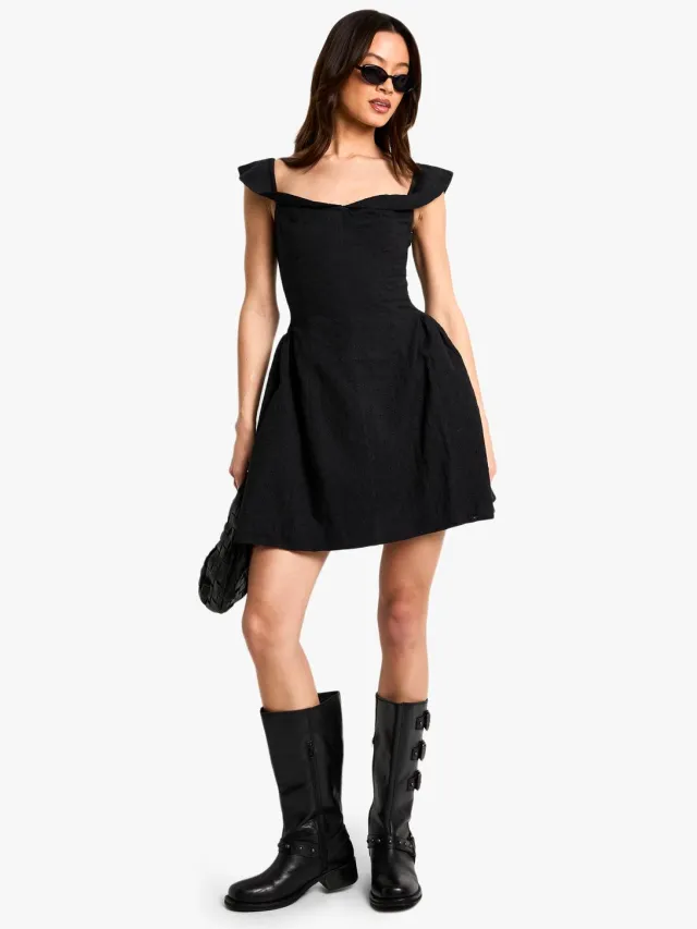 boohoo Dames Hoge Broderie Gestructureerde Skater Jurk Zwart