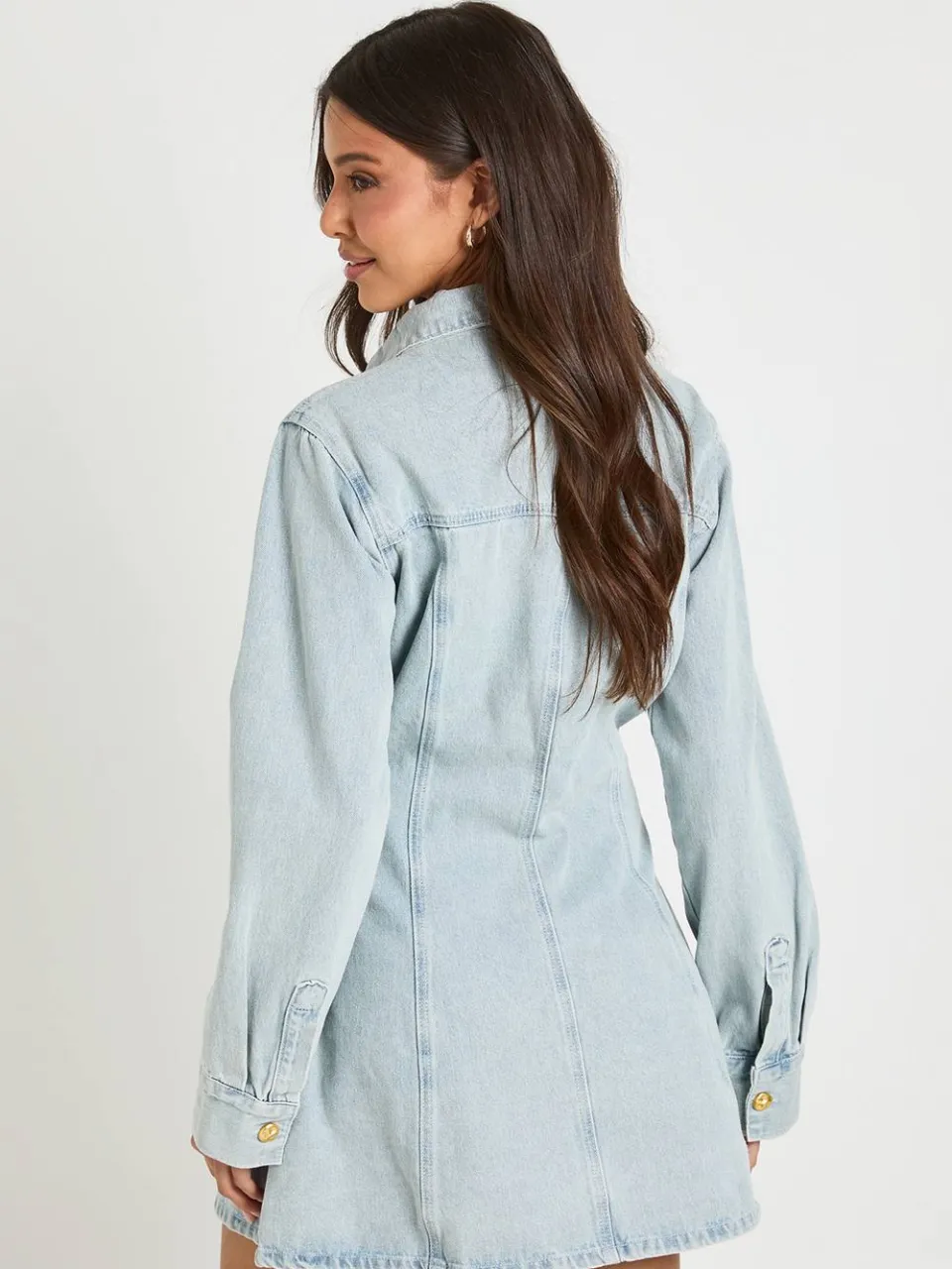 boohoo Dames Denim Jurk Met Gouden Knopen En Getailleerde Taille, foto 3
