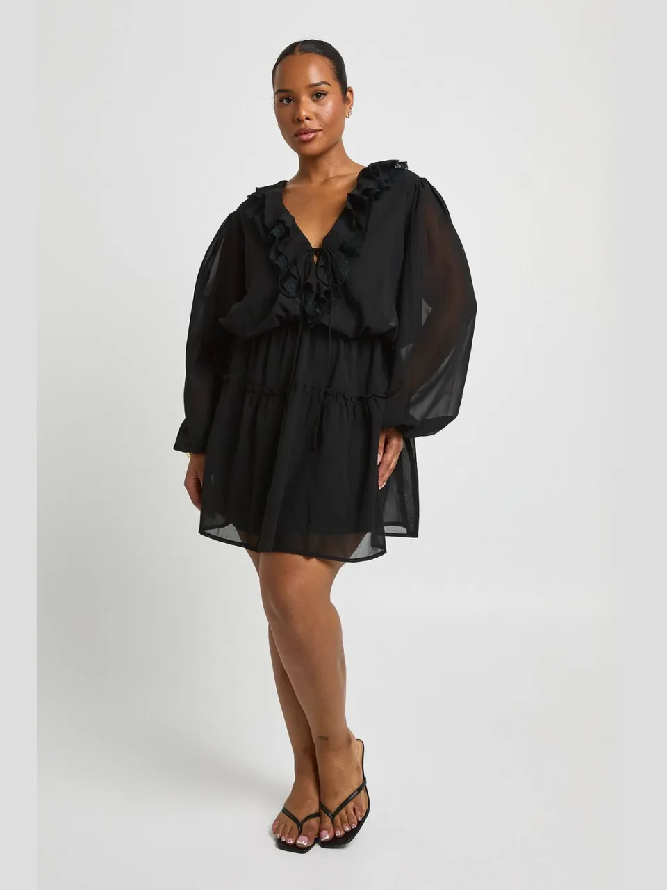boohoo Dames Plus Chiffon Ruches Skater Jurk zwart, foto 3