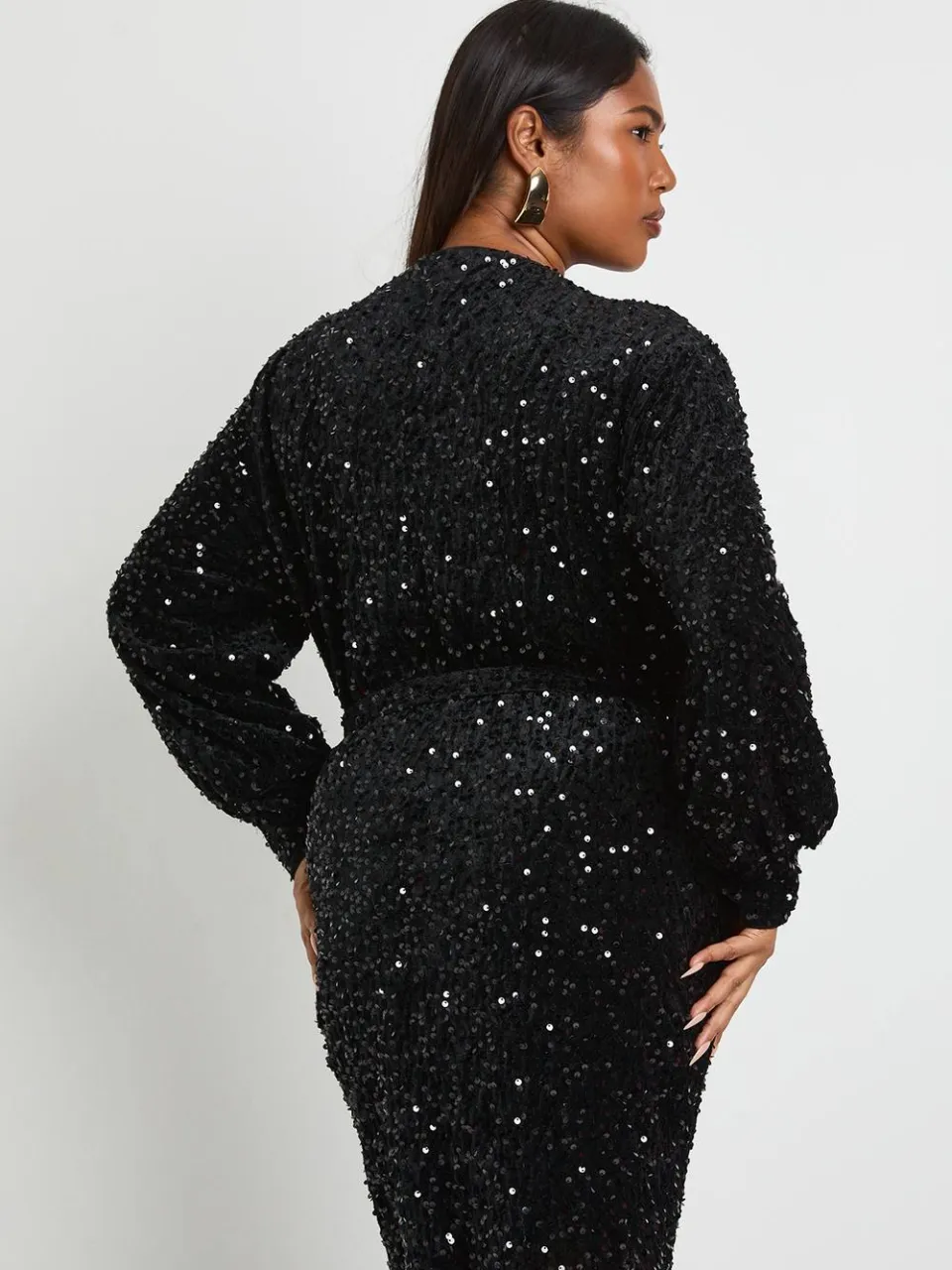 boohoo Dames Plus fluwelen pailletten wikkel minijurk zwart, foto 2