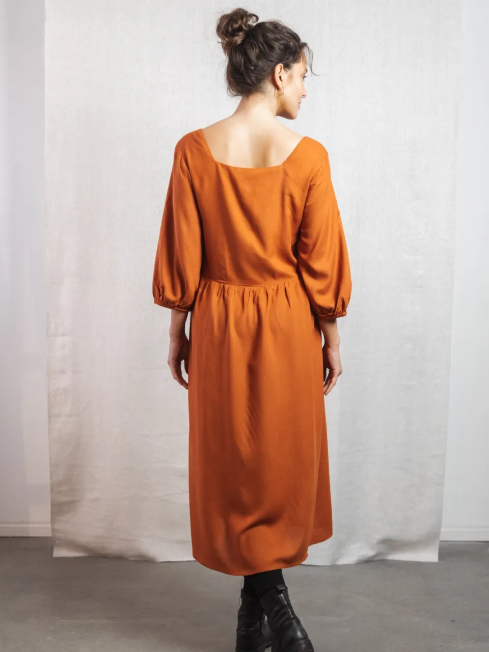 Jyoti - Fair Works dames vegan Jurk Rachana Roest, foto 2