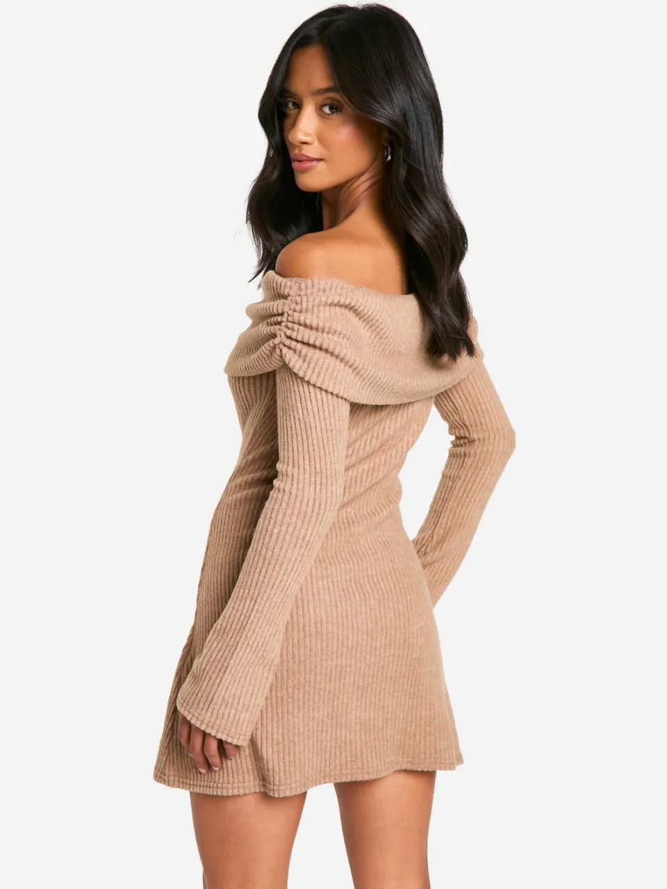 boohoo Dames Petite Geborstelde Rib Foldover Bardot Mini-jurk camel, foto 3