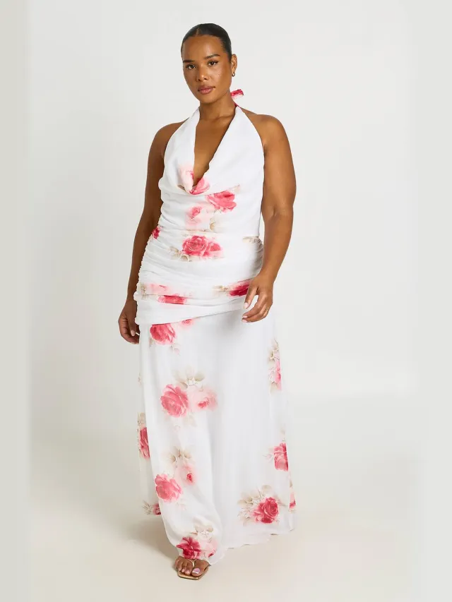 boohoo Dames Plus Halternek Geplooide Detail Chiffon Maxi Jurk Ivoor