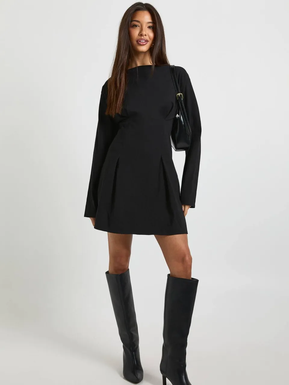 boohoo Dames Getailleerde mini-jurk met ballonmouwen zwart, foto 2