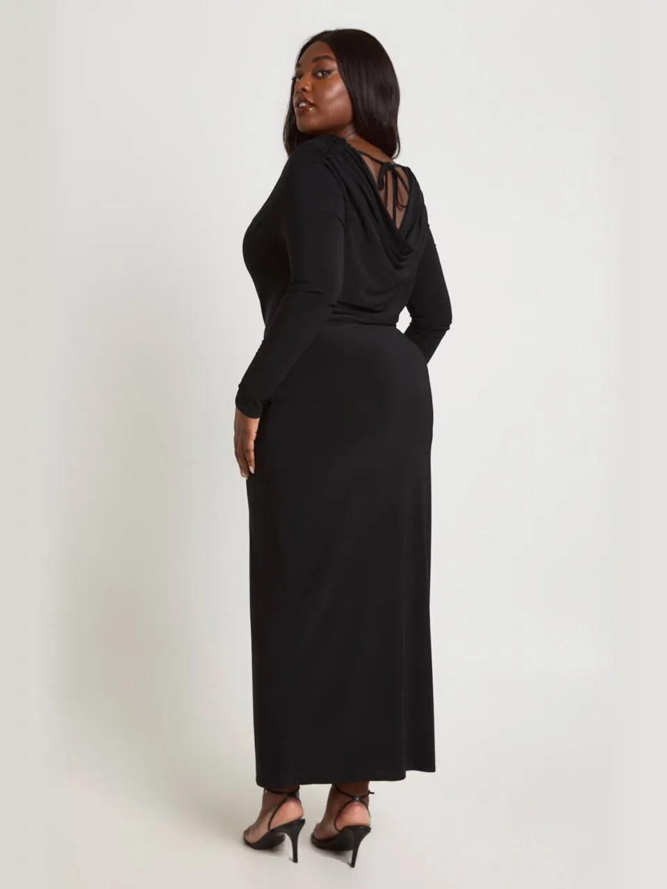 boohoo Dames Plus Slinky Bardot Kolom Maxi Jurk zwart, foto 2