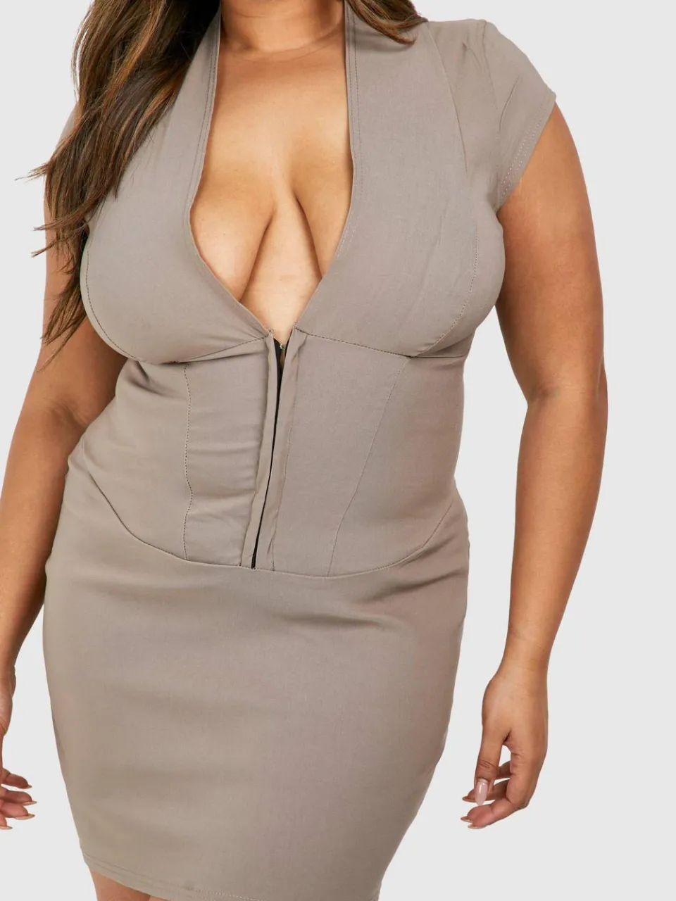 boohoo Dames Plus Corset Hook En Eye Bodycon Jurk taupe, foto 4