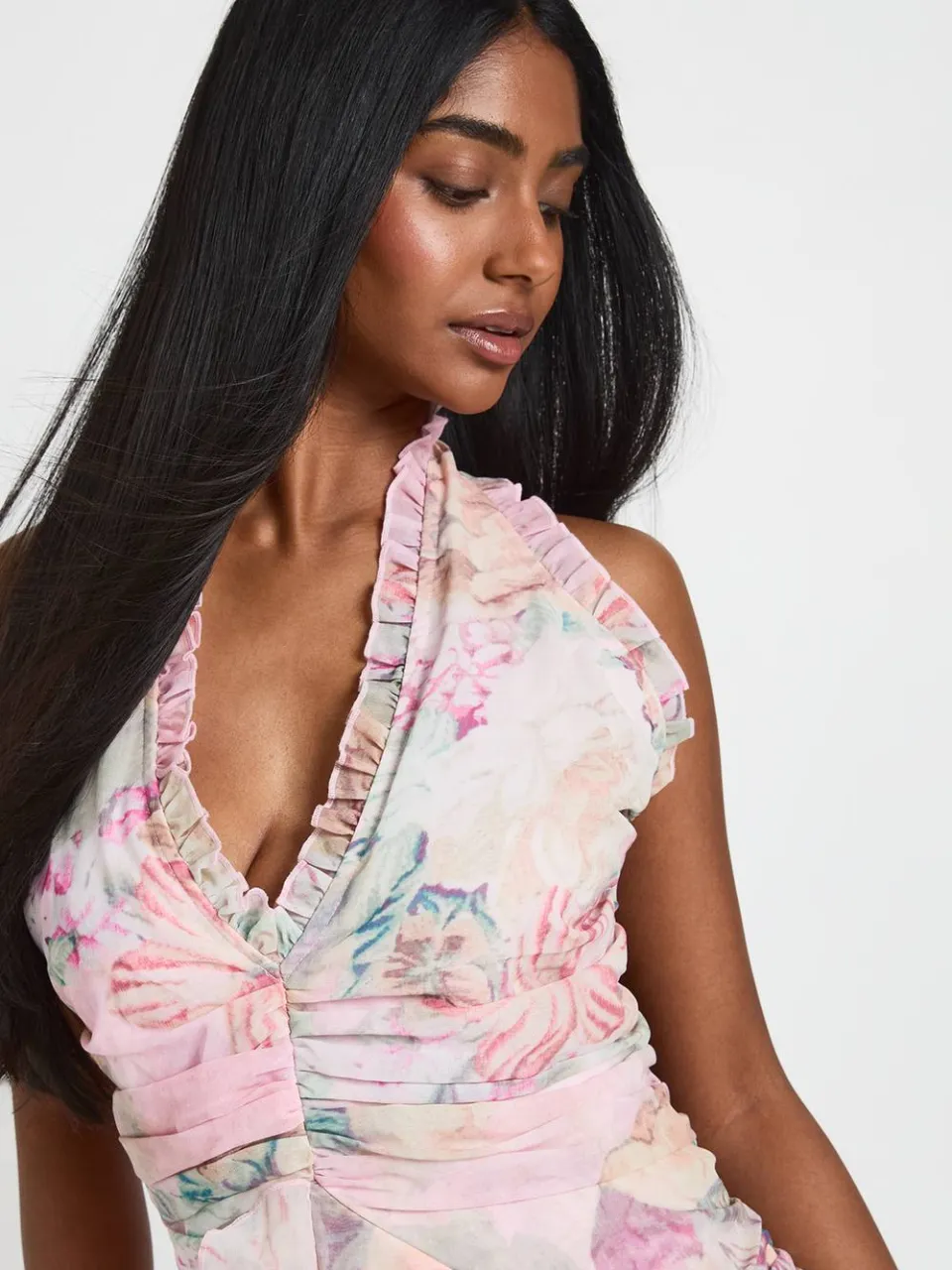 boohoo Dames Chiffon Bloemenprint Maxi Jurk Met Ruches En Halternek perzik, foto 4