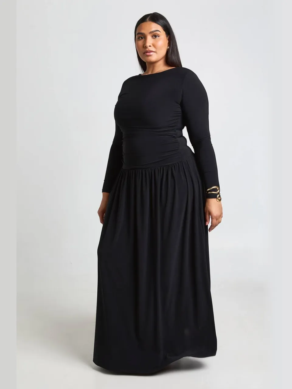 boohoo Dames Plus Zachte Geplooide Maxi Jurk Met Lange Mouwen zwart, foto 2