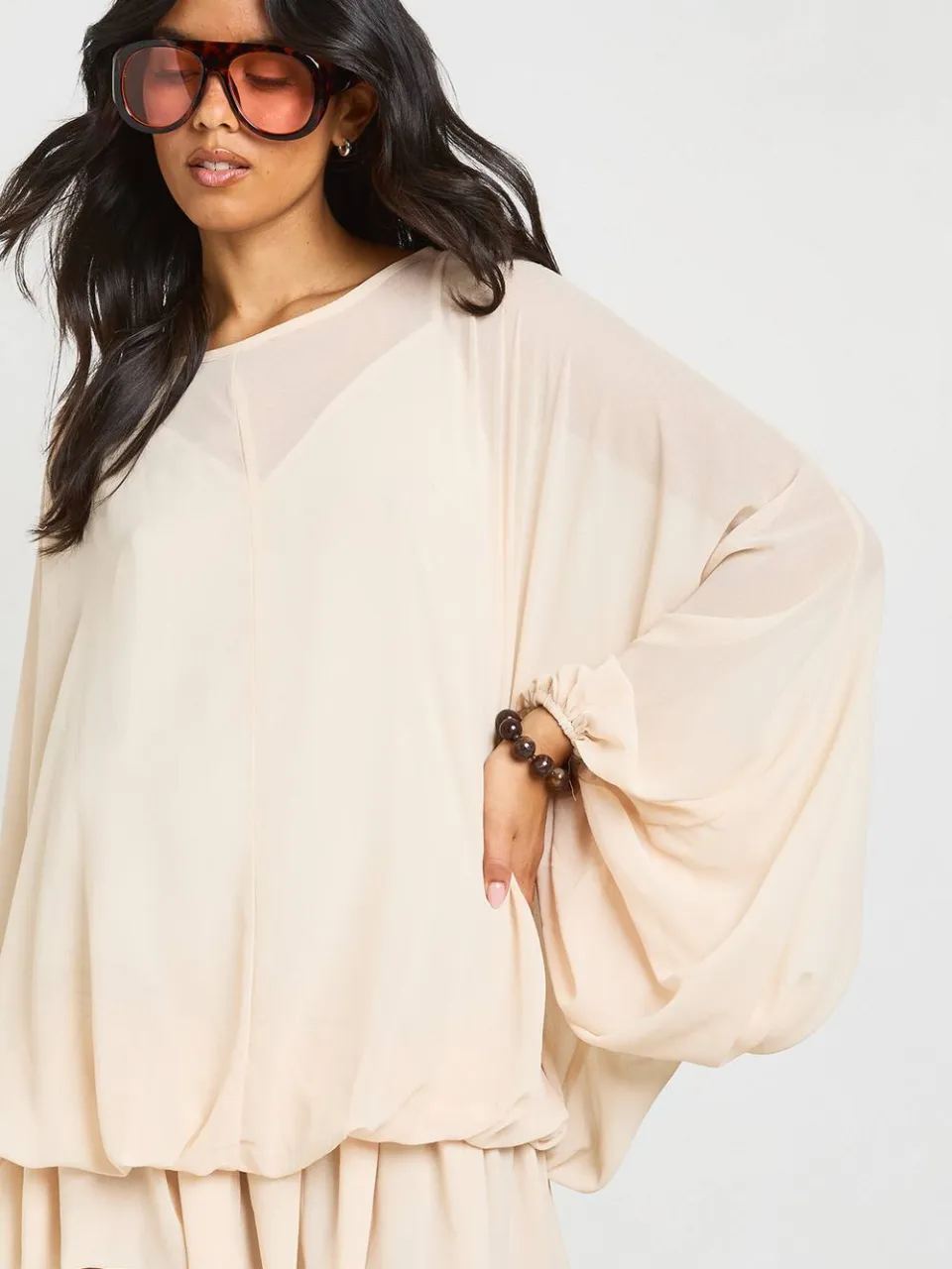 boohoo Dames Chiffon Cami Overlay Blouson Skater Jurk zand, foto 4