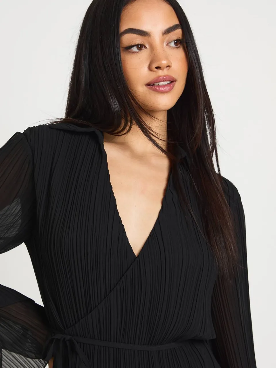 boohoo Dames Plisse Wikkel Voorkant Shirt Jurk zwart, foto 4