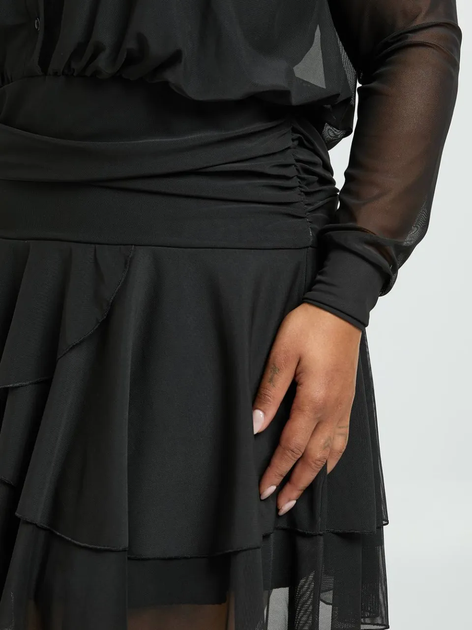 boohoo Dames Plus Kraag Drop Zoom Skater Jurk zwart, foto 3