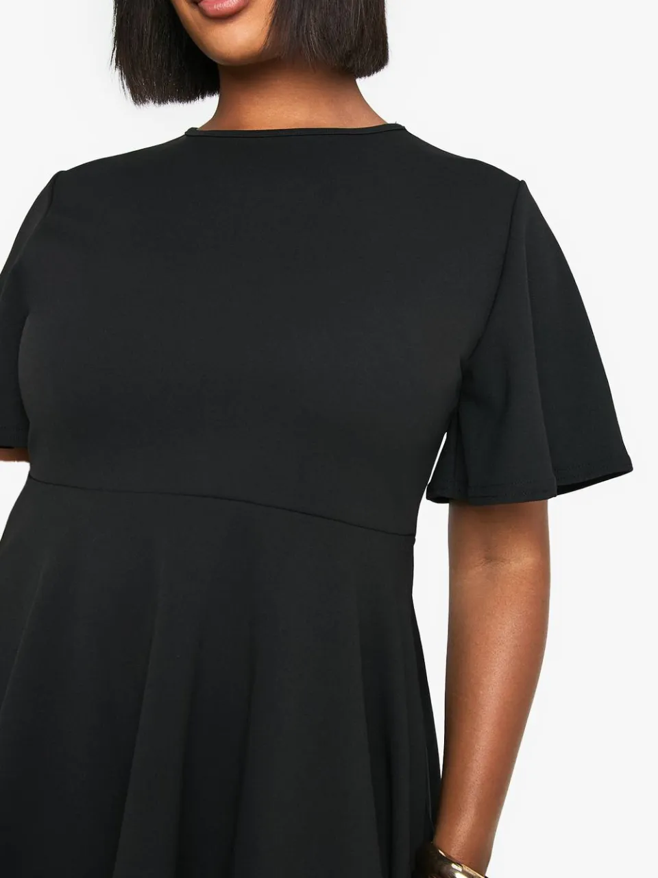 boohoo Dames Plus geplooide skaterjurk met engelenmouw zwart, foto 3