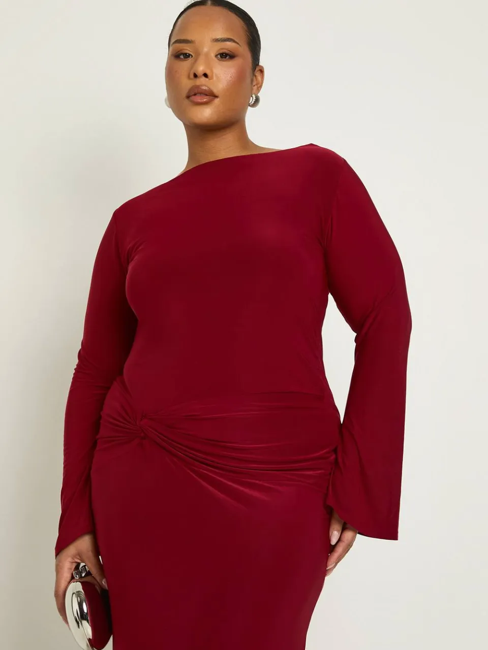 boohoo Dames Plus Maxi-jurk met lange mouwen en twist aan de voorkant wijn, foto 3