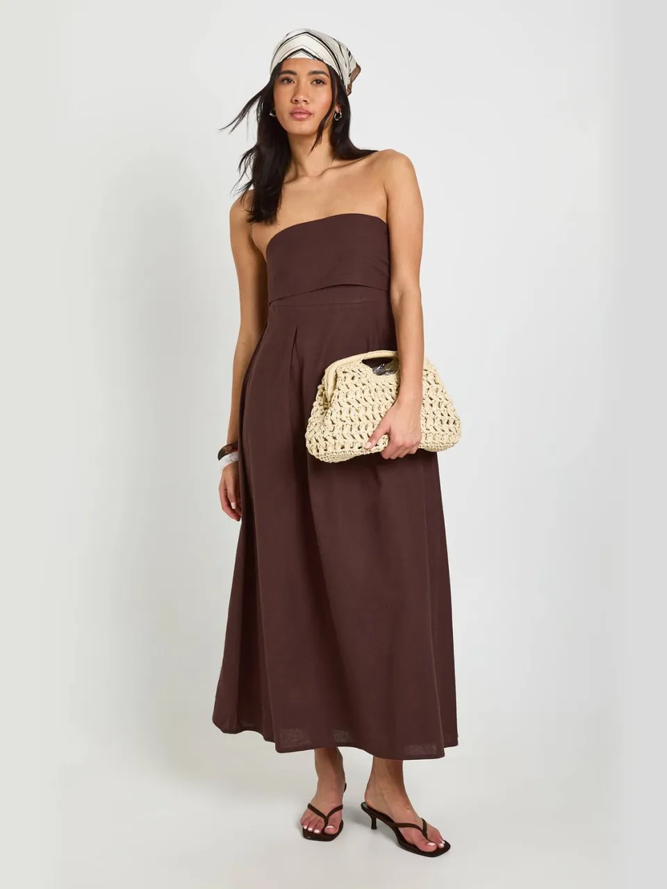 boohoo Dames Linnen Bandeau Jurk Met Gesmockte Rug Midaxi Lengte chocoladebruin, foto 3