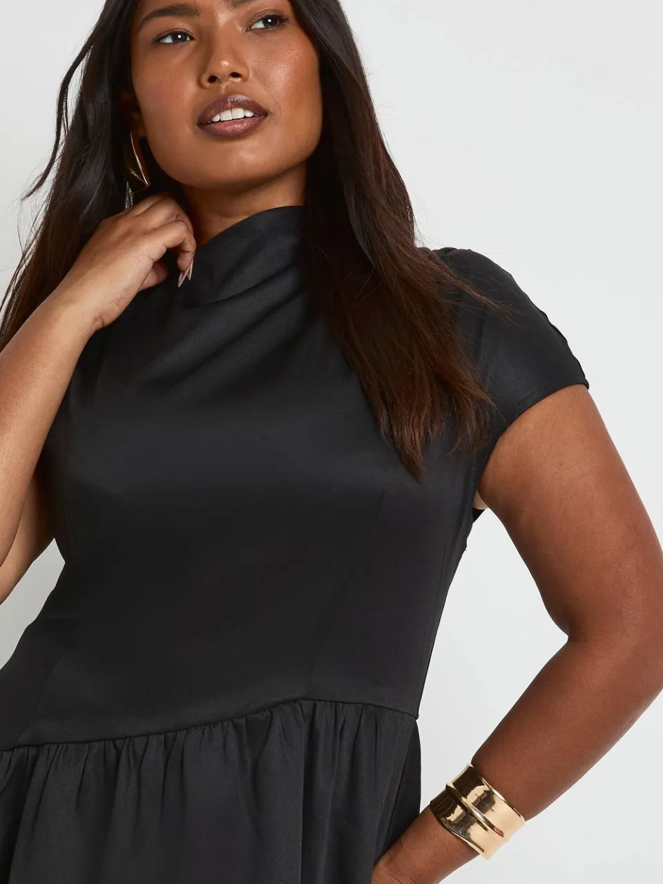 boohoo Dames Plus Asymmetrische Tailleband Skaterjurk zwart, foto 4