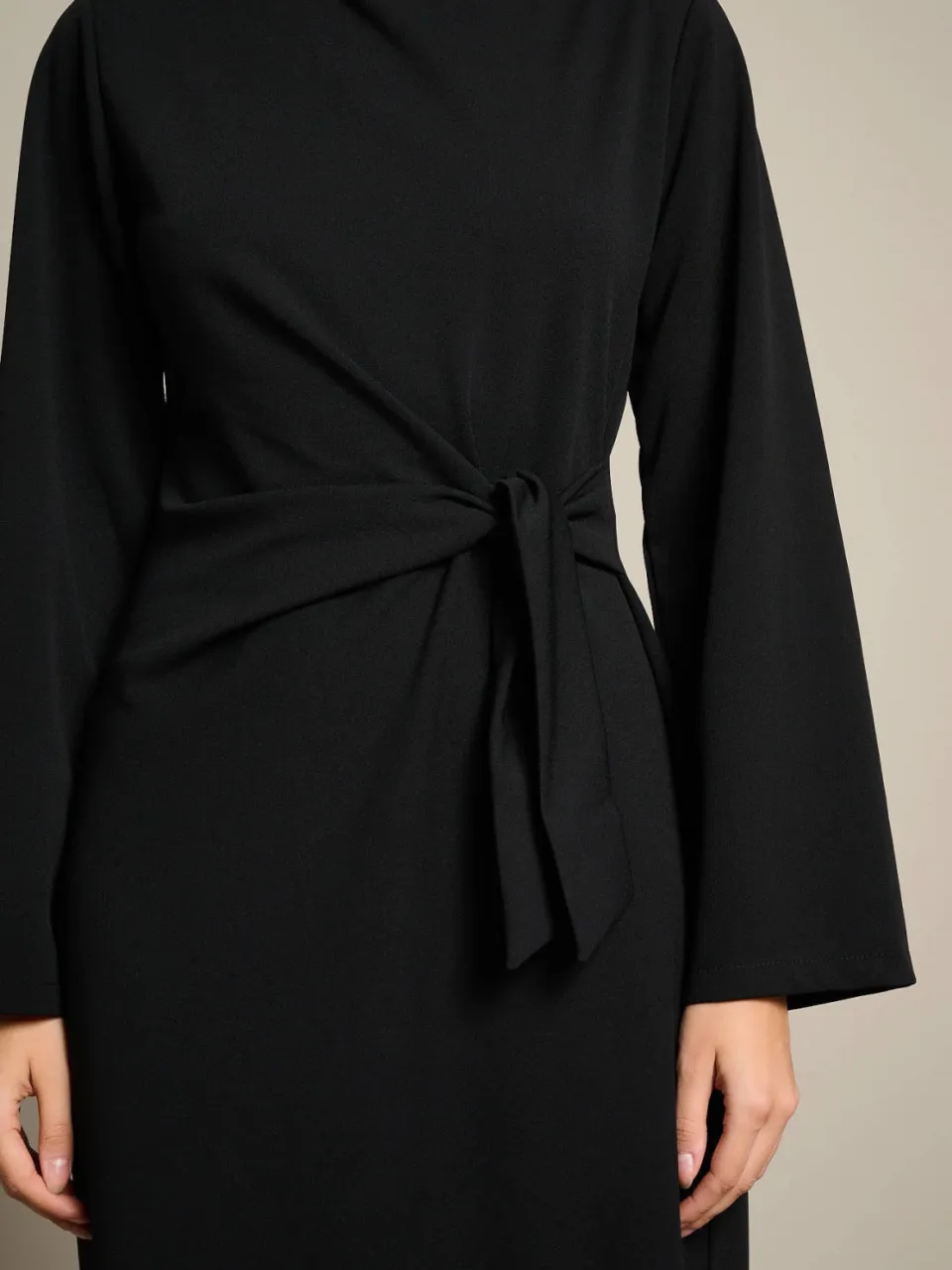 LOLALIZA midi jurk met ceintuur - zwart, foto 6