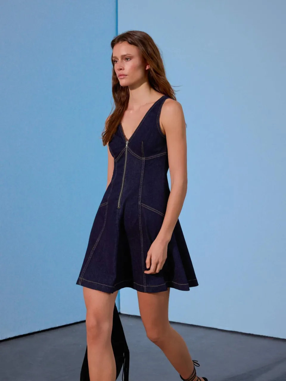 Trendyol TRENDYOLMİLLA Dames Donkerblauw Effen Kort / Mini Mouwloos Skater Jurken, foto 2